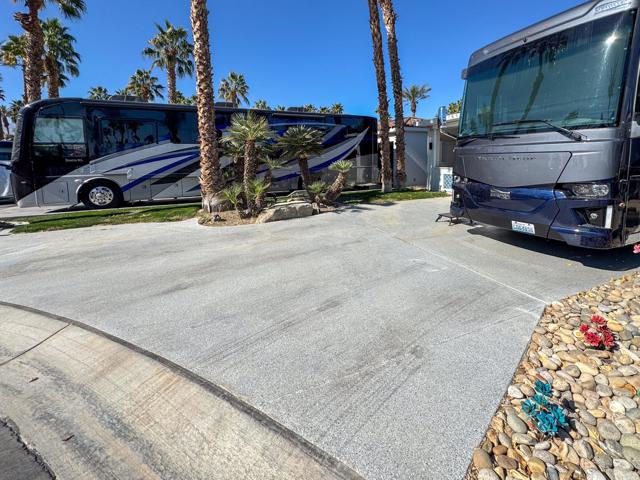 80394 Avenue 48, Indio CA: https://media.crmls.org/mediaz/df670744-a2be-48d8-a9b8-558bcb75b44e.jpg