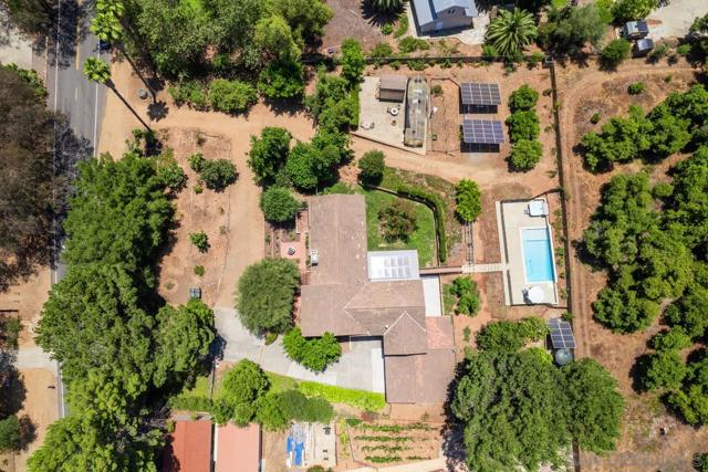 14210 Tierra Bonita Road, Poway CA: https://media.crmls.org/mediaz/df671456-ffcf-4504-851e-67a5e59e2b17.jpg