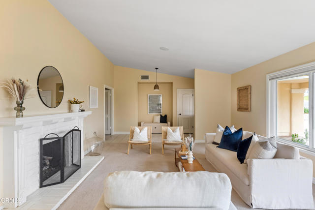 7017 Sonora Court, Ventura CA: https://media.crmls.org/mediaz/df67ae48-7ec0-4922-b955-63a7398cb9ce.jpg