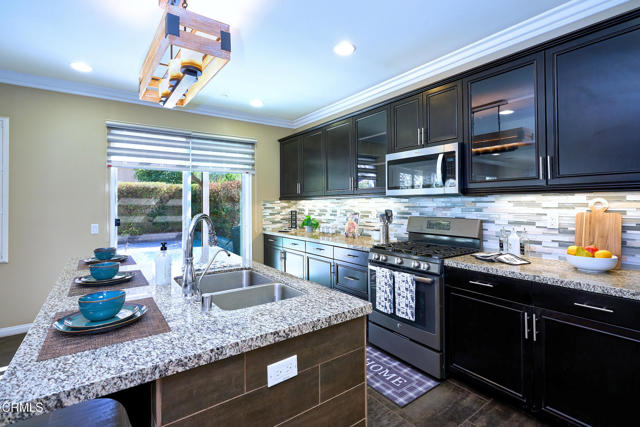 Detail Gallery Image 7 of 61 For 670 Xanadu Way, Oxnard,  CA 93036 - 4 Beds | 3 Baths