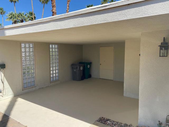48190 Birdie Way, Palm Desert CA: https://media.crmls.org/mediaz/df68aa39-0af1-45e1-8cb0-21264b4fd2fa.jpg