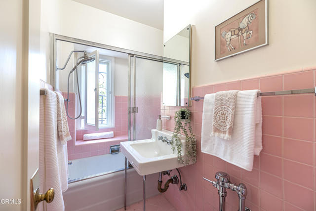 80 N Euclid Avenue, Pasadena CA: https://media.crmls.org/mediaz/df68cd5f-abee-4798-aa18-34919d11160f.jpg