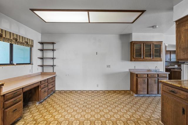 307 Mansfield Road, Hollister CA: https://media.crmls.org/mediaz/df693c74-53c4-4b9c-8b1e-6d55b276be99.jpg