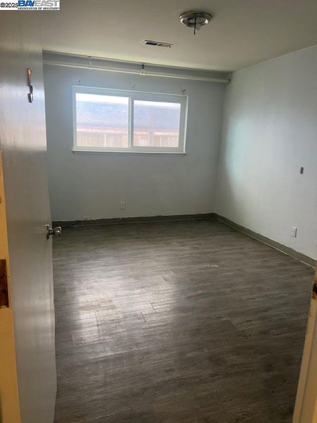 4201 West St, Oakland CA: https://media.crmls.org/mediaz/df69db8b-438c-4666-8b71-84cafbb2a783.jpg