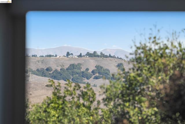 Image 33 of 60 For 8210 Skyline Blvd