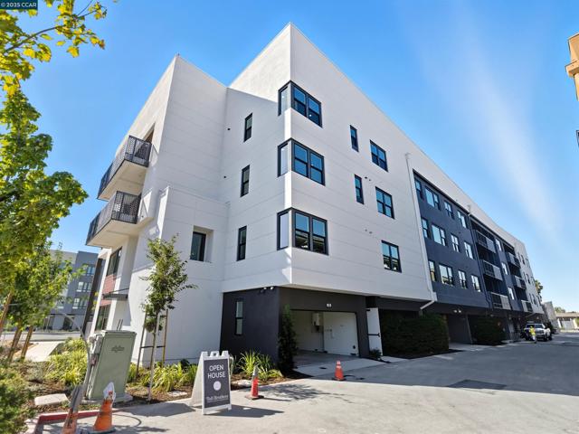 44862 S Grimmer Blvd, Fremont CA: https://media.crmls.org/mediaz/df6a7630-112e-40a8-950c-e42b9aa12470.jpg