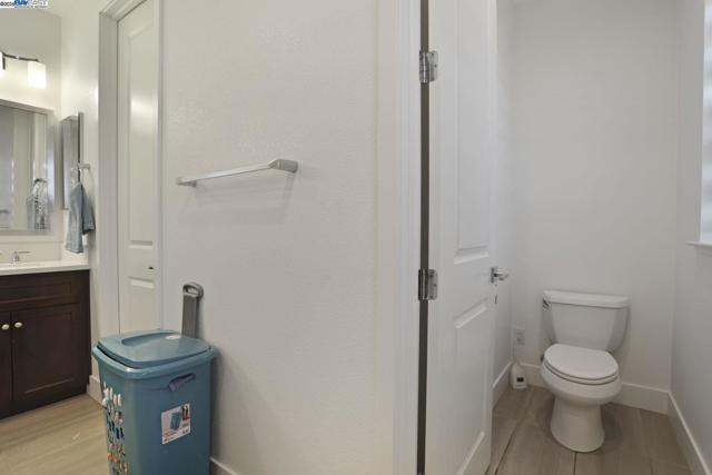 1205 S Ross Ct, Mountain House CA: https://media.crmls.org/mediaz/df6b0101-9724-4d8d-b4e1-b08812f22171.jpg
