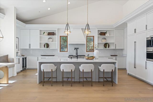 5758 Las Palomas, Rancho Santa Fe CA: https://media.crmls.org/mediaz/df6b1bfa-5e87-4f6e-a7a8-63eec2bdfe18.jpg