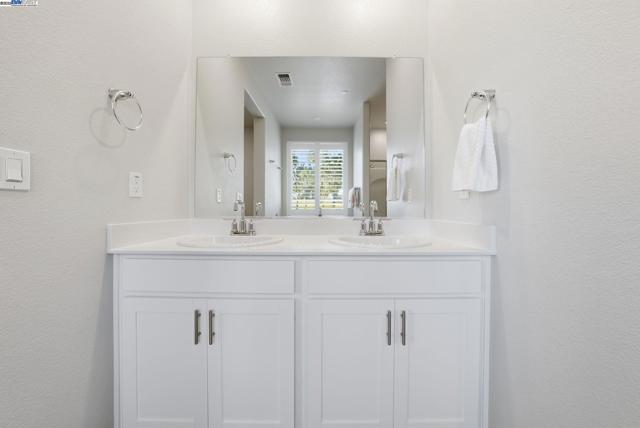 4158 Markovich Ct, Richmond CA: https://media.crmls.org/mediaz/df6b90a5-4021-4170-aa45-9b93027f13fa.jpg