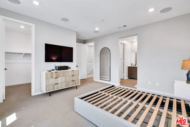515 Daniel Freeman Circle, Inglewood CA: https://media.crmls.org/mediaz/df6be26b-c29d-495c-aaae-24bd28bc19ff.jpg