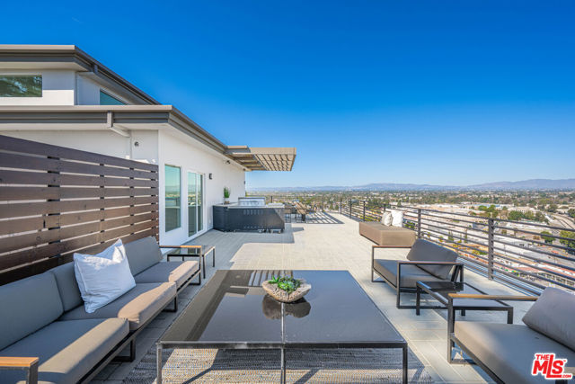 Photo of 11725 Laurelwood Drive, Studio City, CA 91604