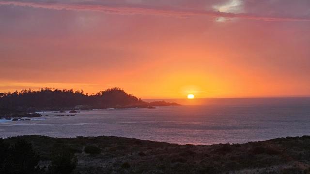 2952 Cuesta Way, Carmel CA: https://media.crmls.org/mediaz/df6c9516-7cc3-4fd1-b88d-b7f23a478e0b.jpg