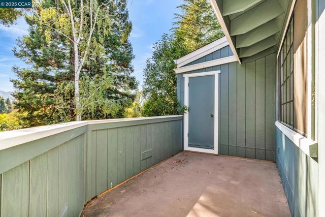 236 Canyon Woods Way, San Ramon CA: https://media.crmls.org/mediaz/df6cc957-095d-4df7-8bda-4724daad5192.jpg