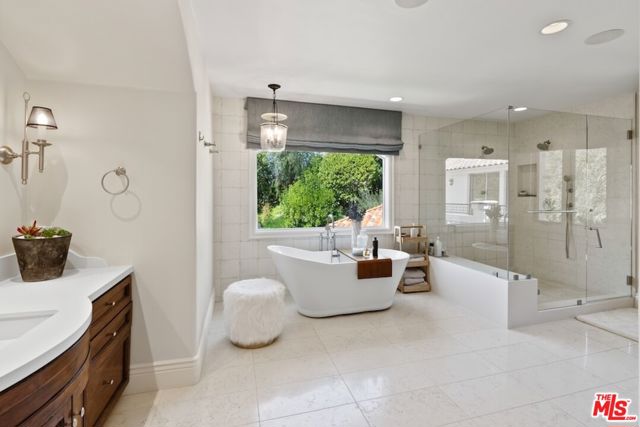 23593 Park South Street, Calabasas CA: https://media.crmls.org/mediaz/df6d241a-f884-492e-b1bf-2e16a5e5e7de.jpg