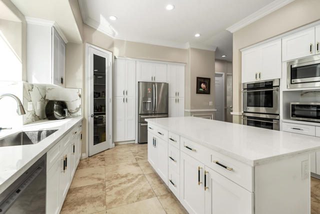 6 Voltaire Court, Rancho Mirage CA: https://media.crmls.org/mediaz/df6de9dc-273e-4e2b-9025-8432318f39fd.jpg