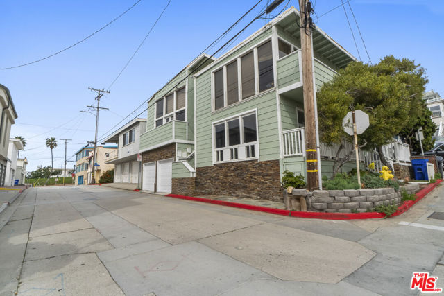 115 44th Street, Manhattan Beach CA: https://media.crmls.org/mediaz/df6e30bd-88e9-403d-be87-ee49f01f073c.jpg