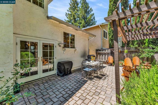 102 Monasterio Ct, San Ramon CA: https://media.crmls.org/mediaz/df6ef7ea-2898-43cd-8c93-10a549e24919.jpg
