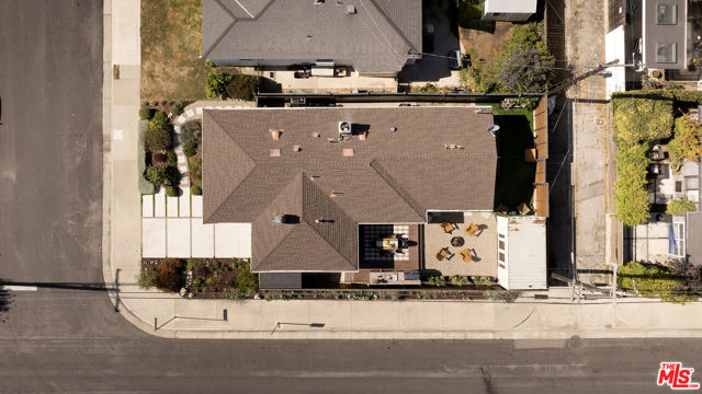 2432 Cloy Avenue, Venice CA: https://media.crmls.org/mediaz/df6fba60-6131-4ebe-9076-b21257a30488.jpg