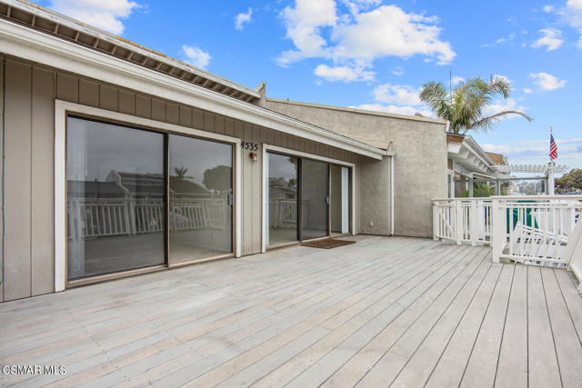 4535 Falkirk Bay, Oxnard CA: https://media.crmls.org/mediaz/df6fc9d8-d53a-47a9-b364-fc17fc008ddb.jpg