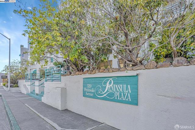 320 Peninsula Ave, San Mateo CA: https://media.crmls.org/mediaz/df6ff00a-37bb-4bbb-809a-521086989f5f.jpg