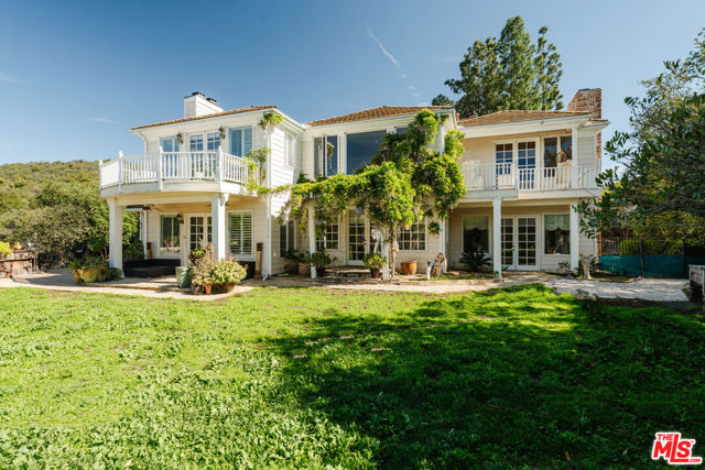 4244 Balcony Drive, Calabasas CA: https://media.crmls.org/mediaz/df7039f6-bc5d-4d6a-a4f3-c136a35820b3.jpg