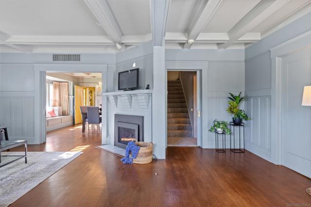 4229 Saint James Place, San Diego CA: https://media.crmls.org/mediaz/df706977-072f-4462-95eb-c3abd6bd08d6.jpg
