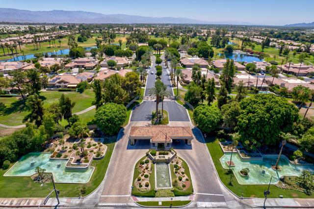 212 S Kavenish Drive, Rancho Mirage CA: https://media.crmls.org/mediaz/df709c07-acc0-4cf1-9018-c676744b4e7e.jpg