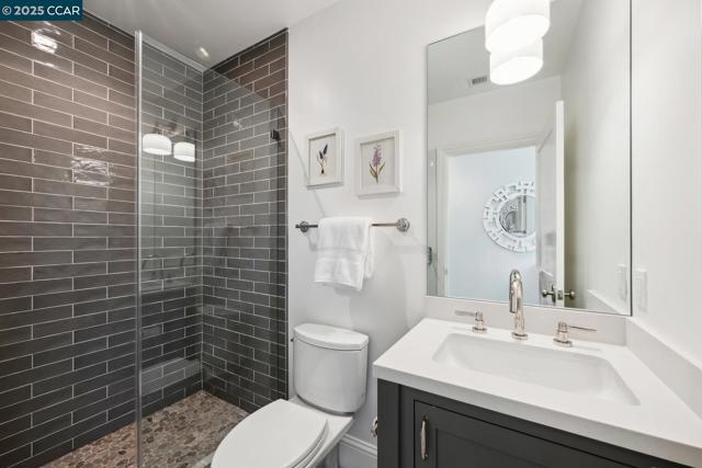 1204 Glen Rd, Lafayette CA: https://media.crmls.org/mediaz/df70af7d-370a-45ed-b7e4-83379967a300.jpg