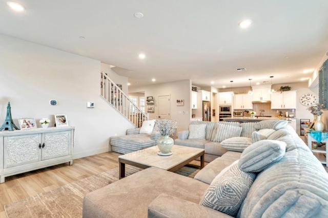 172 Vienna Way, Hollister CA: https://media.crmls.org/mediaz/df712a1f-6449-48ad-8281-a49c1d5868cc.jpg