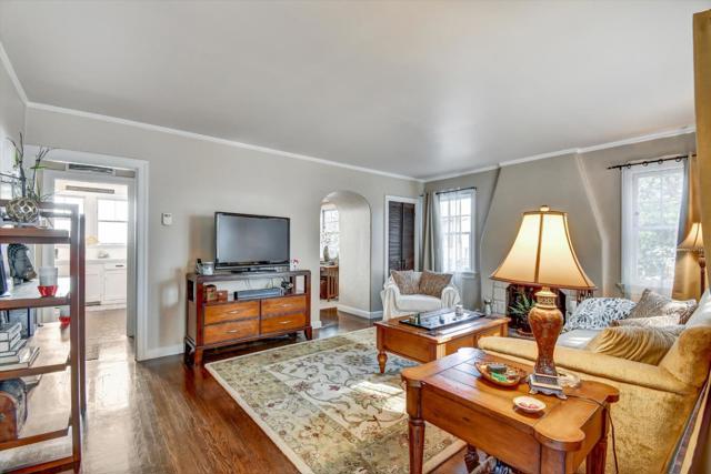 1137 Capuchino Avenue, Burlingame CA: https://media.crmls.org/mediaz/df71866e-784f-48cb-8687-09f08c72d776.jpg