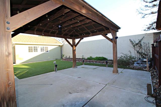 778 Mission Ridge Drive, Manteca CA: https://media.crmls.org/mediaz/df71af7c-0fa7-4ea1-b9fc-93a1cab74b1b.jpg