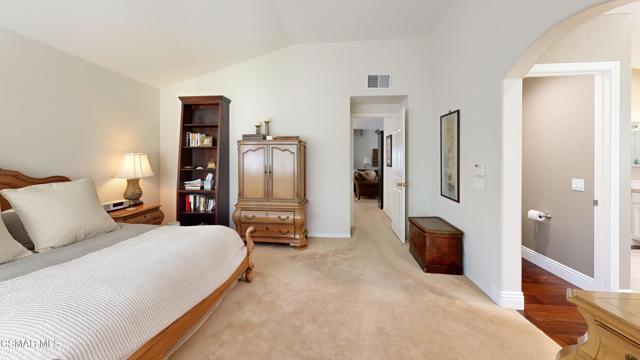 2343 Solway Court, Thousand Oaks CA: https://media.crmls.org/mediaz/df7274b9-c971-4c54-85a7-dfaaf7a852cc.jpg
