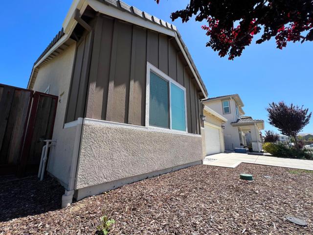 1460 Waterwheel Lane, Hollister CA: https://media.crmls.org/mediaz/df729430-4a6c-4a83-a0c5-19d48b468e3f.jpg