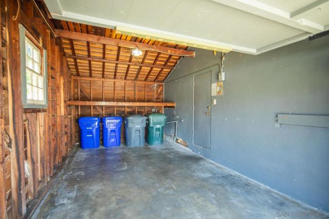 1506 5Th St, Coronado CA: https://media.crmls.org/mediaz/df74389a-80ec-4de4-83b4-240347b8a73a.jpg