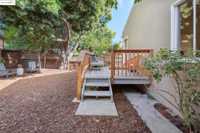 5318 Fleming Avenue, Oakland CA: https://media.crmls.org/mediaz/df7484d6-0ff9-4108-a1ba-2a098bb76240.jpg