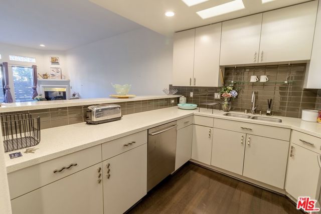 4477 Woodman Avenue, 108 photo 8