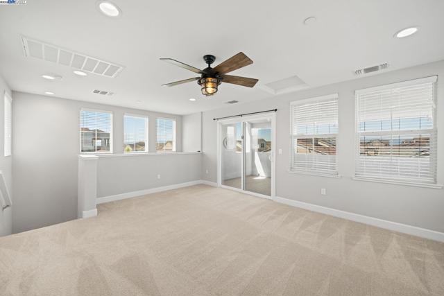 8563 Schooner Way, Newark CA: https://media.crmls.org/mediaz/df76062e-dad3-4283-be83-5b49b56b05d8.jpg