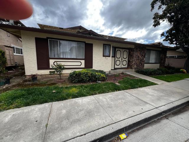 872 Canfield Court, San Jose CA: https://media.crmls.org/mediaz/df765c03-9571-46dd-a2e5-36deb818d311.jpg