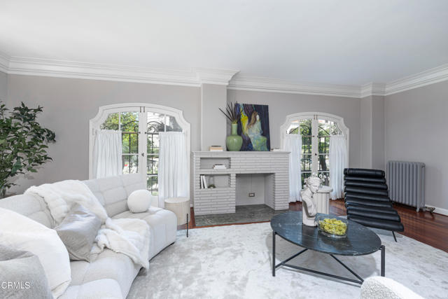80 N Euclid Avenue, Pasadena CA: https://media.crmls.org/mediaz/df766dc3-8c37-40d1-84c1-2608f8c14d6a.jpg