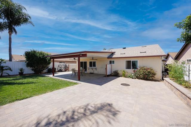 10835 Grand Fork Dr, Santee CA: https://media.crmls.org/mediaz/df768383-e907-4d33-87d9-362846aa61fa.jpg