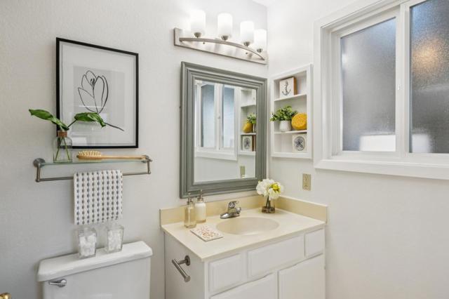 1557 Mizzen Lane, Half Moon Bay CA: https://media.crmls.org/mediaz/df76a529-804e-4c22-8276-4e5fe073f4e0.jpg