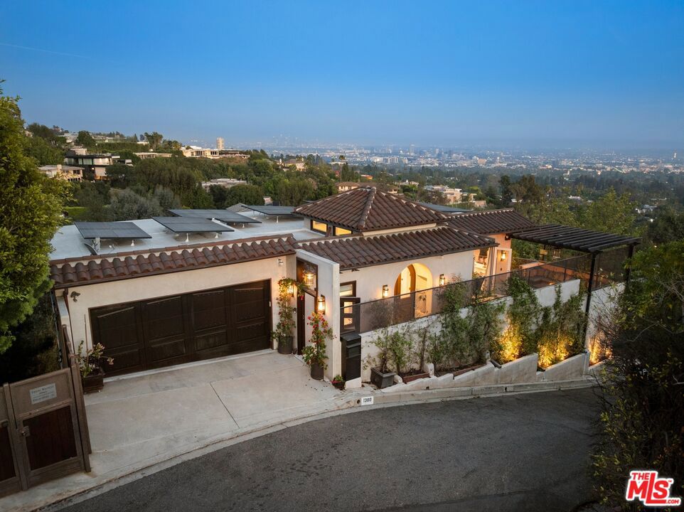 1380 Summitridge Place — architectural residence