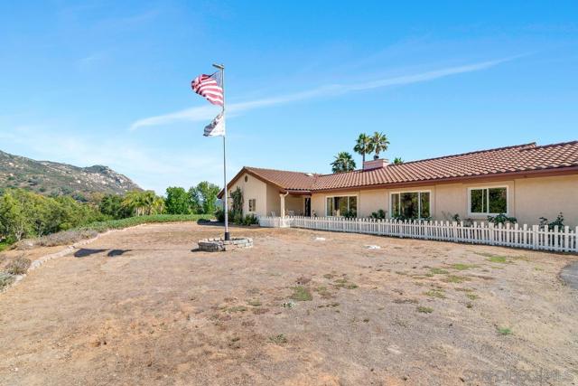 25980 Forest Dr, Escondido CA: https://media.crmls.org/mediaz/df770a8e-7f42-4799-aa1e-cff4719b64ce.jpg