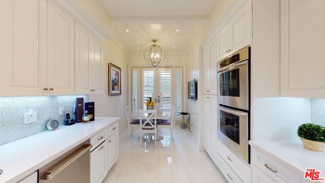 10120 Empyrean Way, Los Angeles CA: https://media.crmls.org/mediaz/df777c4e-43d8-437c-8639-99c2275c5160.jpg