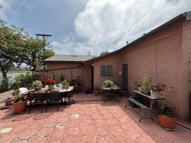 872 74 Duval St, San Diego CA: https://media.crmls.org/mediaz/df778263-b727-4503-b8f5-76554653604f.jpg