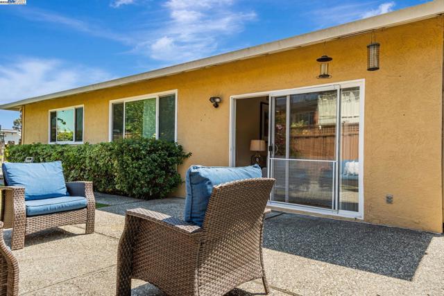 947 Crane Ave, Foster City CA: https://media.crmls.org/mediaz/df7788d3-b4c7-4b4f-82c8-7df82512d1c4.jpg