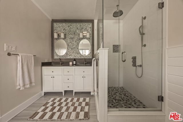 571 N Cahuenga Boulevard, Los Angeles CA: https://media.crmls.org/mediaz/df77af77-cc1b-4bfd-8585-dd66520d30ae.jpg