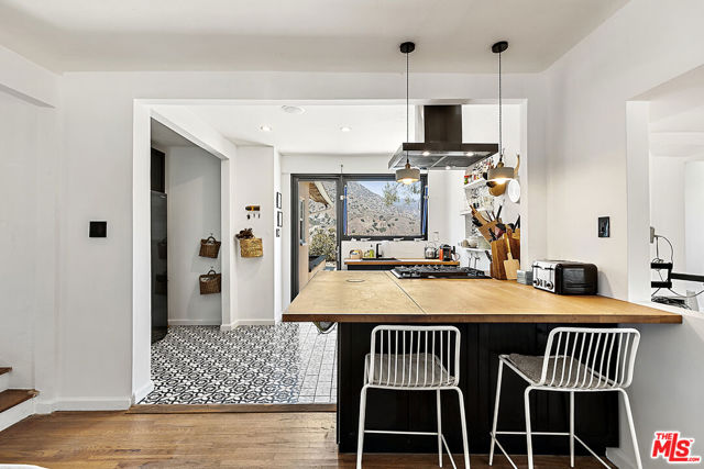 11320 Alethea Drive, Sunland CA: https://media.crmls.org/mediaz/df77b719-68c4-4854-8ee0-41f0ec9fe546.jpg