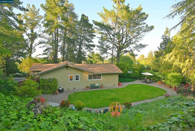 911 Sousa Drive, Walnut Creek CA: https://media.crmls.org/mediaz/df77c011-9a09-4359-b2d2-560e8b815292.jpg