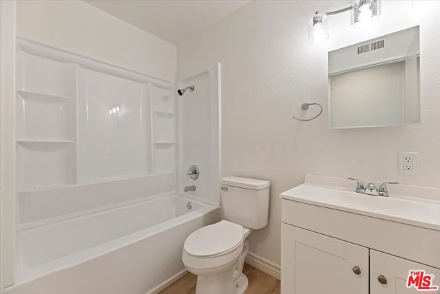 6042 Cahuilla Avenue,  CA: https://media.crmls.org/mediaz/df77cb44-33c3-462b-9f04-fe6c440e3617.jpg